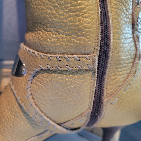 Vintage-FENDI Selleria GOLD leather boots - Picture 9 of 12